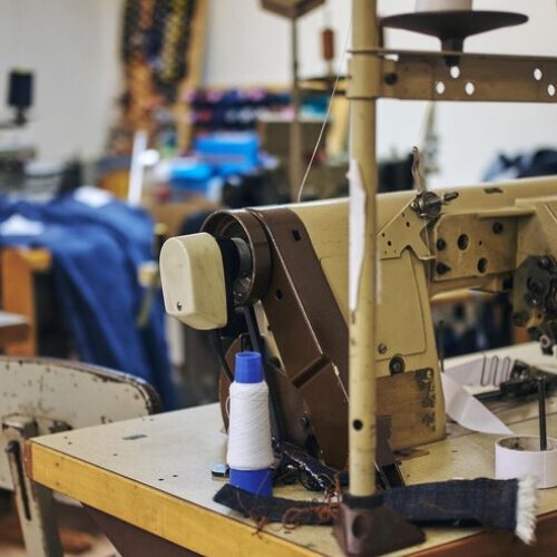 image-tailor-s-workplace-with-sewing-machine-sewing-workshop_613910-19019